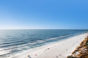 Condo, Plusieurs lits (Majestic Beach Towers 1-1210) | Plage | Sur la plage