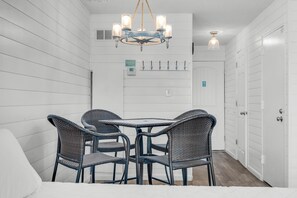 Studio, 2 queensize-senger (Top of the Gulf 807) | Spiseområde