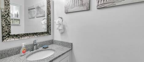 Ferienhaus, Mehrere Betten (Portside K5) | Badezimmer | Handtücher, Seife, Toilettenpapier