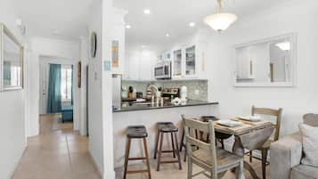 Condo, 1 Queen Bed with Sofa bed (Sandprints B3 - Miramar Sands) | Dining