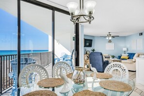 Condo, 1 King Bed with Sofa bed (Aquavista 404W) | Dining