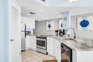 Private kitchen - Aquavista 404w (Panama City Beach)