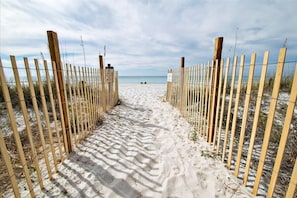 Appart'hôtel, 1 très grand lit et 1 canapé-lit (Aquavista 404W) | Plage