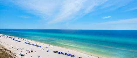 Appartement, Meerdere bedden (Long Beach Resort 4-1101) | Strand | Accommodatie ligt op het strand