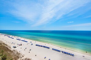 Lejlighed - flere senge (Long Beach Resort 4-1101) | Strand | På stranden