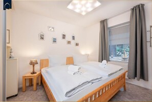 2 bedrooms, WiFi - Traumhafte Ferienwohnung 50m von der Seebrücke in Koserow, mit Wlan und Terrasse - Seeblick Anlage (Koserow)