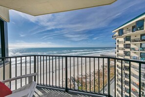 Condo, 1 cama Queen size y sofá cama (Sunbird 1010E) | Áreas de la propiedad