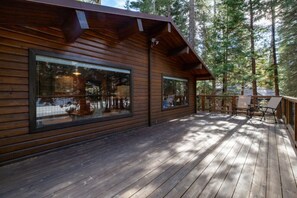 Terrace/patio - Chamberlands Cabin With Private Beach (Homewood)