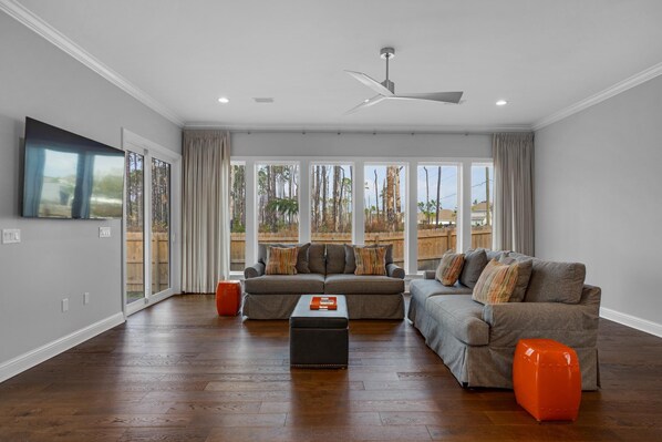 House, Multiple Beds (Viva La Vida) | Living area | TV - Viva La Vida (Santa Rosa Beach)