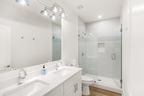 House, Multiple Beds (The Eagles Nest) | Bathroom - The Eagles Nest (Panama City Beach)