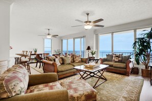 Leilighet, flere senger (Hidden Dunes 405) | Oppholdsområde | TV