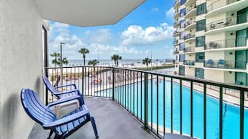 Condo, 1 cama Queen e sofá-cama (Sunbird 211E) | Piscina | Piscina externa