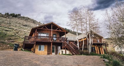 Henry's Lakeview Hideaway | Views | 15 mins to YNP