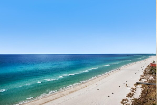 Condo, várias camas (Majestic Beach Towers 2-1305) | Praia | Na praia