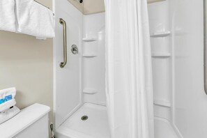 Studio, 2 Queen-Betten (Top of the Gulf 324) | Badezimmer | Handtücher, Seife, Toilettenpapier