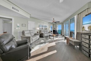 Leilighet, flere senger (Palazzo 408) | Oppholdsområde | TV