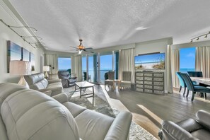 Leilighet, flere senger (Palazzo 408) | Oppholdsområde | TV