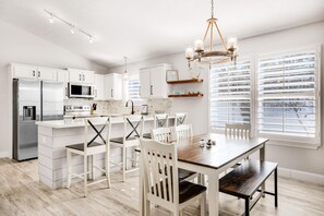 Casa, varias camas (The Sand Castle) | Restaurantes