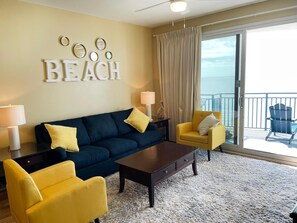 Leilighet, flere senger (Sterling Breeze 1204) | Oppholdsområde | TV