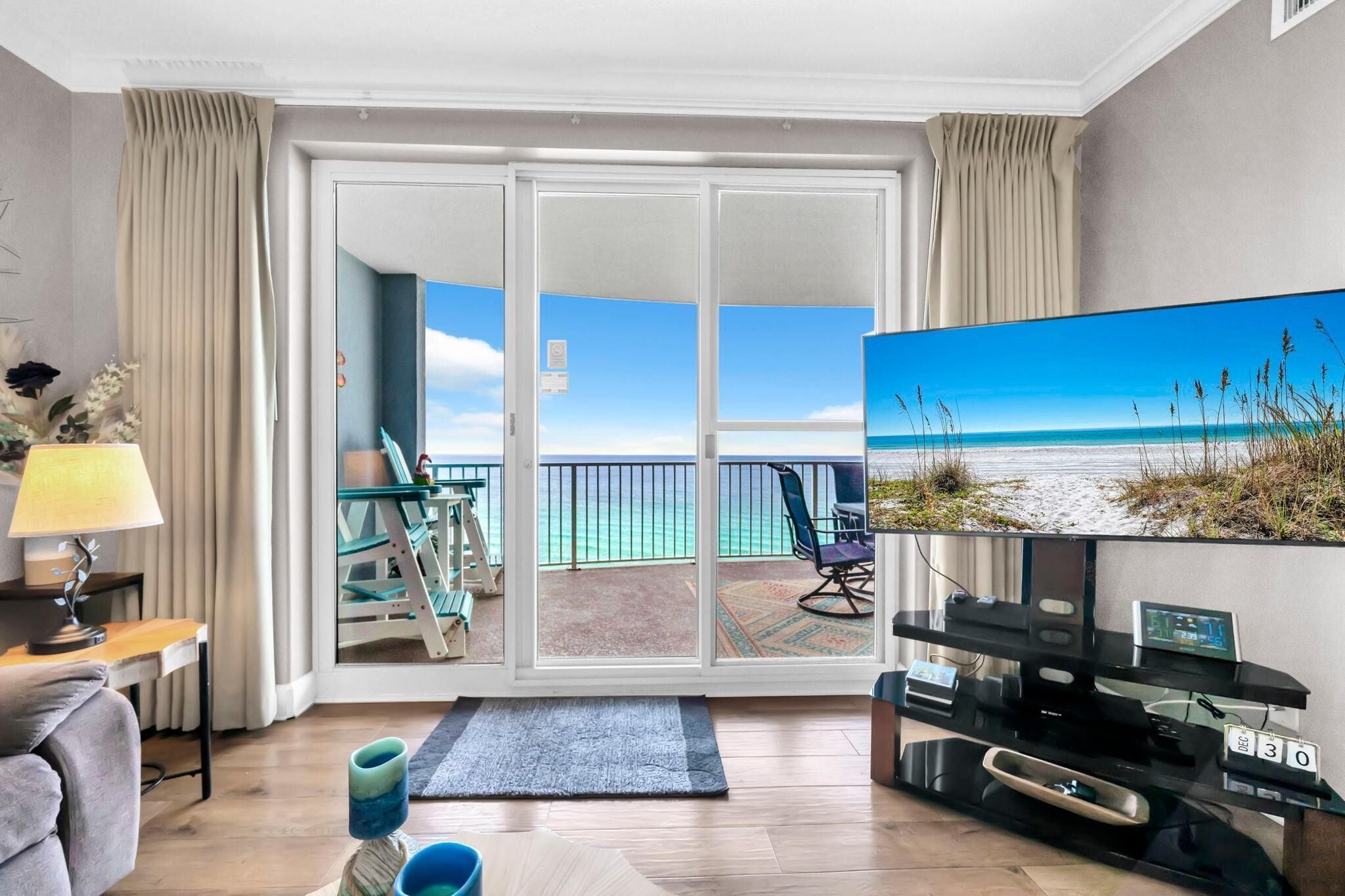 Bloc d'apartaments, 1 llit de matrimoni gran (Twin Palms 1601) | Sala d'estar | Televisor 