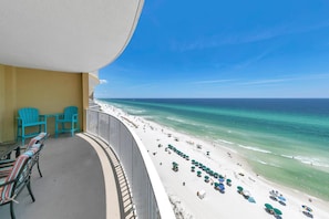 Condo, várias camas (Emerald Isle Resort 1201) | Praia | Na praia 