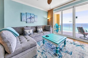 คอนโด, หลายเตียง (Emerald Isle Resort 1201) | บริเวณนั่งเล่น | ทีวี