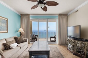 コンドミニアム ベッド (複数台) (Emerald Isle 1201) | リビング エリア | テレビ