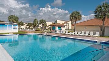 Casa adosada, varias camas (Horizon South 51B) | Piscina | Una piscina al aire libre, una piscina climatizada