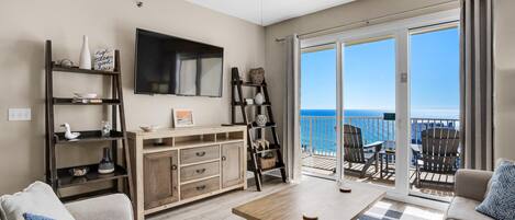 Condo, várias camas (Ariel Dunes I 2303) | Área de estar | TV