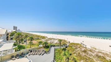 Apartment, 1 Queen-Bett und Schlafsofa (Sunbird 404E) | Strand | Am Strand