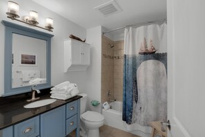 Lejlighed - flere senge (Sterling Breeze 804) | Badeværelse | Håndklæder, Sæbe, Toiletpapir