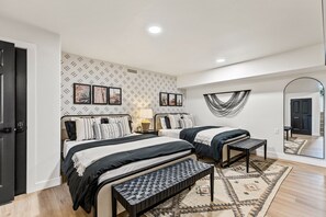5 bedrooms, desk, iron/ironing board, travel cot