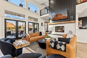 Smart TV, fireplace, video games, offices - 3 Miles from Bell Rock| Hot Tub| Pool Table| Sleeps 14 (Sedona)