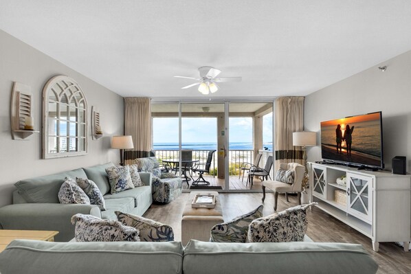 公寓客房, 1 張特大雙人床和 1 張沙發床 (Magnolia House #510- Gone Gulfin') | 起居區 | 電視