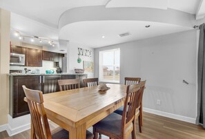 聯排別墅, 多張床 (Horizon South 8B2- Sunshine Gardens) | 用餐區