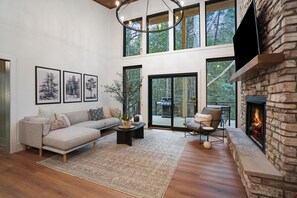 Télévision, cheminée