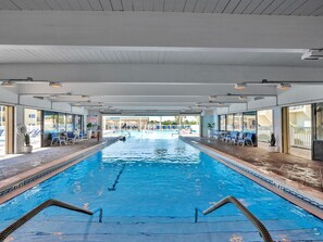 Condo, Plusieurs lits (Pinnacle Port A-910) | Piscine | Piscine intérieure, piscine extérieure