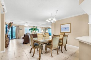 Condo, 1 King Bed with Sofa bed (Inlet Reef 318) | Dining