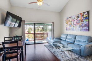 Apartment, 2 Queen-Betten (St Thomas Square Villa 414) | Wohnbereich