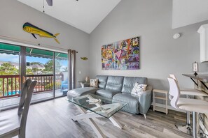 Apartment, 2 Queen-Betten (St Thomas Square Villa 414) | Wohnbereich