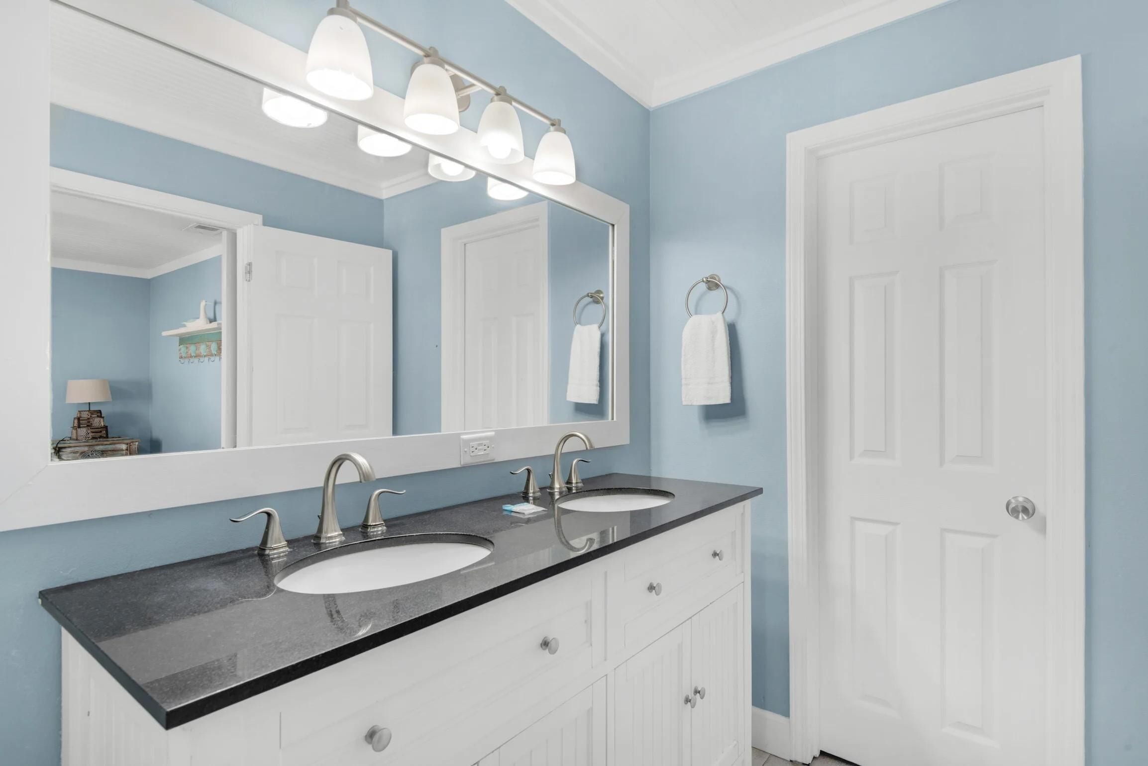 Hus - flera sängar (Crystal Views) | Badrum | Handdukar, tvål och toalettpapper