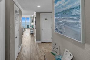 Condo, varias camas (Majestic Beach Towers 1-1804) | Interior