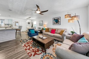 Hus, flere senger (Sand Castles West T8) | Oppholdsområde | TV