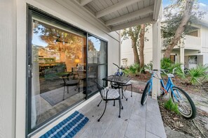 House, Multiple Beds (Cassine Gardens 273- Kwitcherbeachin') | Outdoor dining