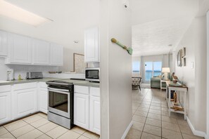 Private kitchen - Pinnacle Port C1-502 (Panama City Beach)