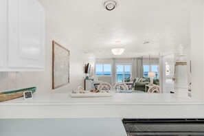 Apartment, Mehrere Betten (Pinnacle Port C1-502) | Eigene Küche | Ofen, Toaster