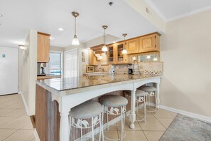 コンドミニアム キングベッド 1 台ソファーベッド付き (Mainsail 234) | 専用キッチン | オーブン、トースター