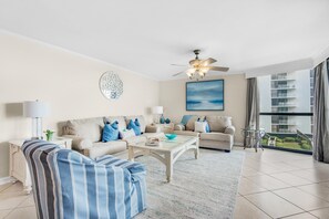 Bloc d'apartaments, 1 llit de matrimoni gran i sofà llit (Mainsail 234) | Sala d'estar | Televisor