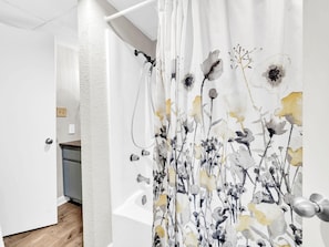 Bathroom - Sunbird 402w (Panama City Beach)