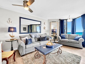 Appart'hôtel, 1 très grand lit et 1 canapé-lit (Sunbird 402W) | Coin séjour